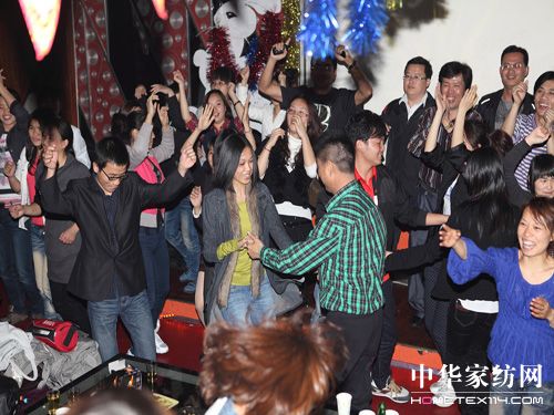 ����Ҿ�2010�ꃞ(y��u)��T���C�����(hu�� )�A�M(m��n)�xĻ