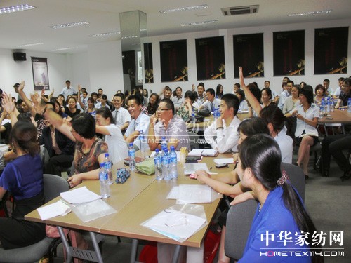 �Pʢ��ռ�I(l��ng)�Ј�(ch��ng)ȺӢ���A(y��ng)