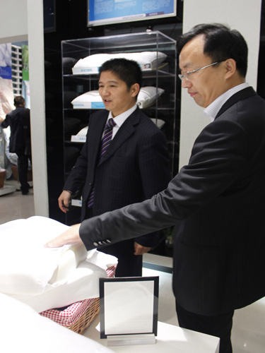 �Pʢ���{�{paisley��׌��(m��ng)���v�w