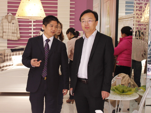 �Pʢ���{�{paisley��׌��(m��ng)���v�w