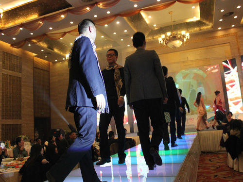 �Pʢ���{�{paisley��׌��(m��ng)���v�w