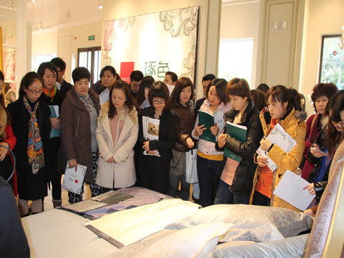 �����ZUCCHI12���ﶬ��Ʒ�b�p��(hu�� )�ڜ����_(k��i)