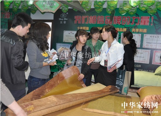 ������ϯ������L(f��ng)��ϯ��Ʒ�l(f��)����(hu�� )�A�M(m��n)�Y��