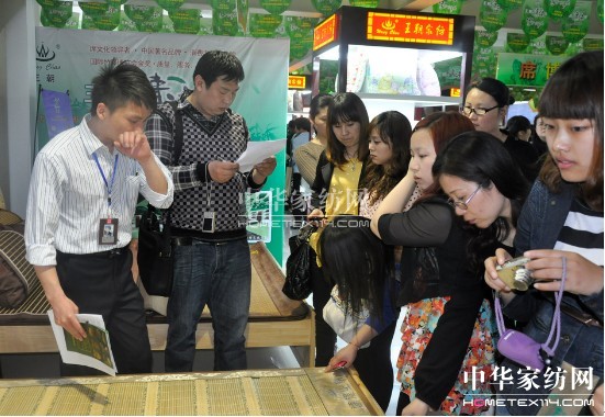 ������ϯ������L(f��ng)��ϯ��Ʒ�l(f��)����(hu�� )�A�M(m��n)�Y��