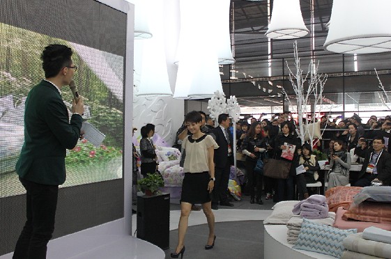 ����Ч��ϯ���Ҽ���չ��(hu�� )�٬F�߳�