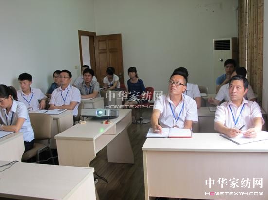 ���Z�żҼ���2013���n�����A(y��ng)��܇(ch��)�󪄡����(d��ng)