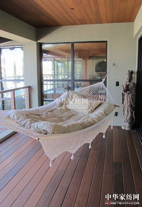 �������������������{