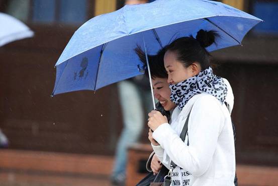 �W�ɼҼ����H�����L(f��ng)��������˽��ӆ����ů˯�ߕr(sh��)����