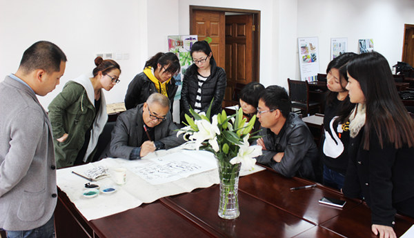 �Ҽ�ɫ�ʑ��ú����L�OӋ��Ӗ���A�M(m��n)�Y��