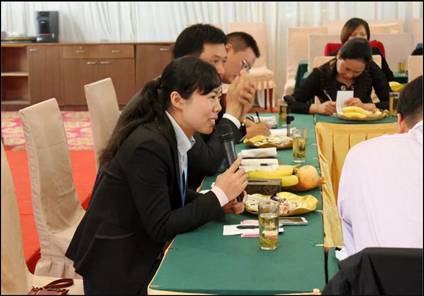 ���ˍu�Ҽ�2015������Ʒ�b�p��(hu�� )�߽�(j��ng)�N(xi��o)����Մ��(hu�� )�A�M(m��n)�Y����