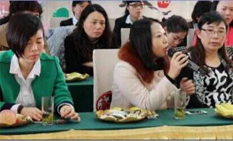 ���ˍu�Ҽ�2015������Ʒ�b�p��(hu�� )�߽�(j��ng)�N(xi��o)����Մ��(hu�� )�A�M(m��n)�Y����