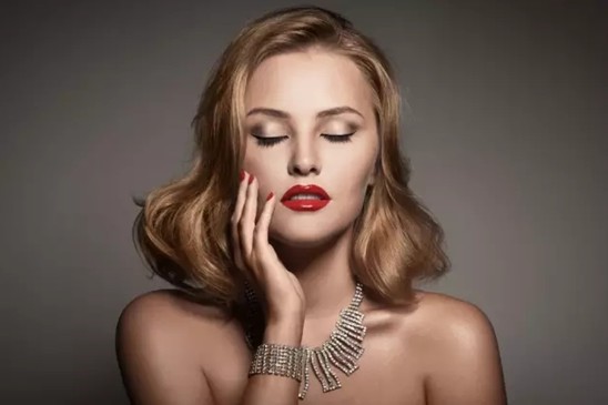 Ů�����@�ӟ��ɵ����z���D��zS+��Ů�����(l��i)��