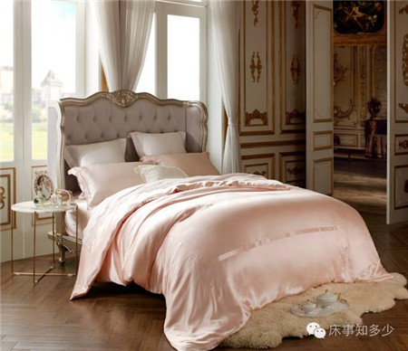 ����Ҽ���һ��ɫ����(l��i)�����ζ���ħ����