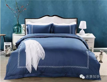 ����Ҽ���һ��ɫ����(l��i)�����ζ���ħ����