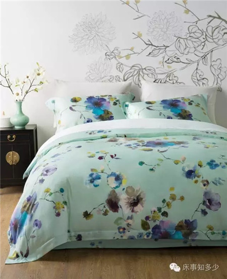 ����Ҽ���һ��ɫ����(l��i)�����ζ���ħ����