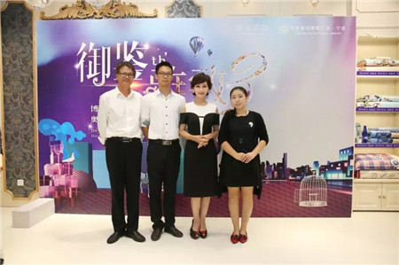 �w��֥�@�G���಩��Ҽ�����ɼ���W���R˹��(zhu��n)�u(m��i)��������F��(ch��ng)