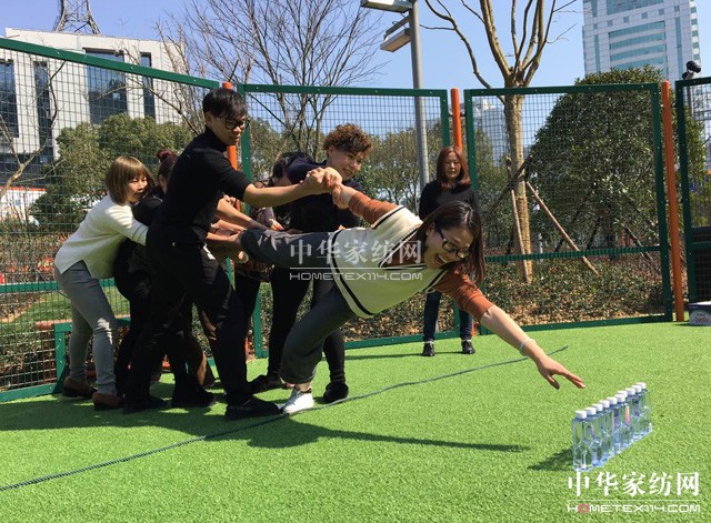 �Pʢ�Ҽ�2017������Ʒȫ��Ѳ����Ӗ��(hu�� )����һվ�ڽ�����ʽ���_(k��i)�Ļ��