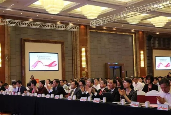 ����������r(sh��)�пƼ��c�f(xi��)ͬ��(chu��ng  )�¡��� (t��ng) (t��ng)�Ї��������b��I(y��)�һ��(d��ng)���ߺ��Ͻz�I֮·�a(ch��n)�I(y��)���ӕ�(hu�� )�ϵ���