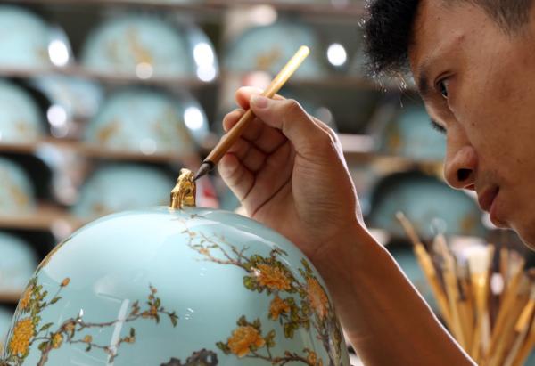 ���ڶYƷ�Ҿ�չ����ʢ��Ļȫ�̸������c(di��n)����