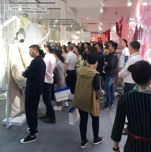 ���R���Ҽ�2017�ﶬ��Ʒ�l(f��)����(hu�� )�A�M(m��n)��Ļ