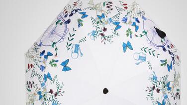 ���ձ؂������M�ڵ������Ϻ����H��Ʒ�Ҿ�չ��