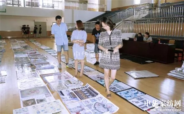 �ư���һ��(ch��ng)ɫˇ�p�^�Į�(hu��)�������ں�������չ�_(k��i)����