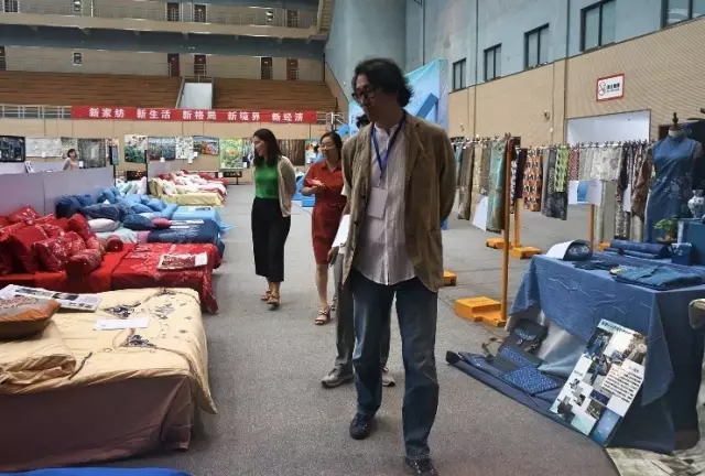 �Ҹ�������ζϯ����ͨ������������300���Ҽ��a(ch��n)Ʒ��Ů�����