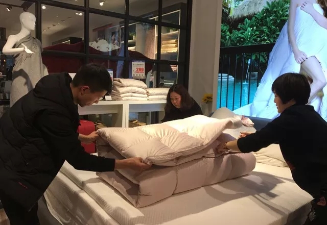 �Pʢ�Ҽ���Ӣ��Ӗ��(hu�� )��2018��Ʒ��Ӗ��(hu�� )�ի@�M(m��n)�M(m��n)��