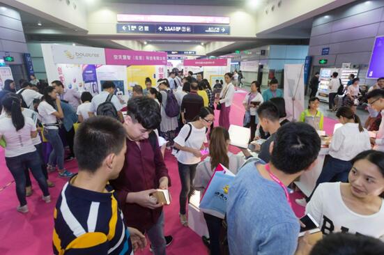 ���ڶYƷ�Ҿ�չ�_(k��i)Ļ�ڼ���������c(di��n)�����չ����ã��