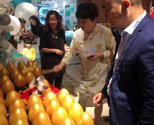 ���Լ�����ϯ˯�߹�|(zh��)�Pʢ�Ҽ������(hu�� )���f����˯�������x��