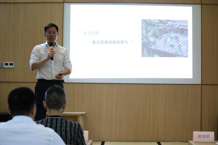 ����Ȼ���ؾ�����������һ��(ch��ng)���ӵİl(f��)����(hu�� )