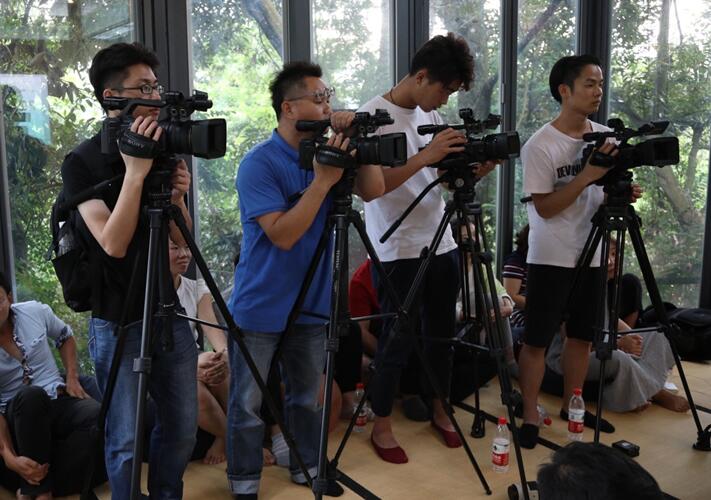 ����Ȼ���ؾ�����������һ��(ch��ng)���ӵİl(f��)����(hu�� )