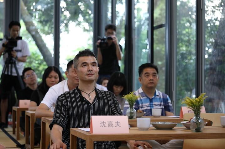 ����Ȼ���ؾ�����������һ��(ch��ng)���ӵİl(f��)����(hu�� )