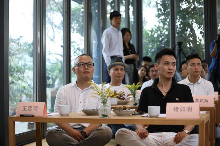 ����Ȼ���ؾ�����������һ��(ch��ng)���ӵİl(f��)����(hu�� )