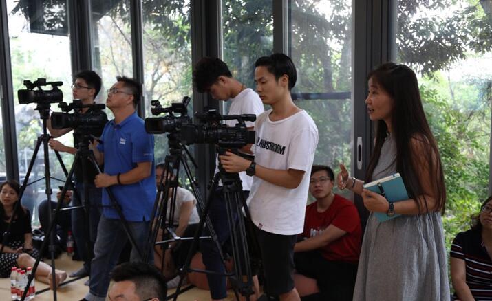 ����Ȼ���ؾ�����������һ��(ch��ng)���ӵİl(f��)����(hu�� )