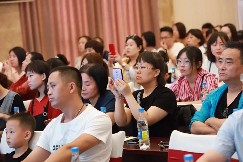 ��Ʒ•�������Ҽ�2019�ﶬ��Ʒ�l(f��)����(hu�� )�A�M(m��n)�չ���