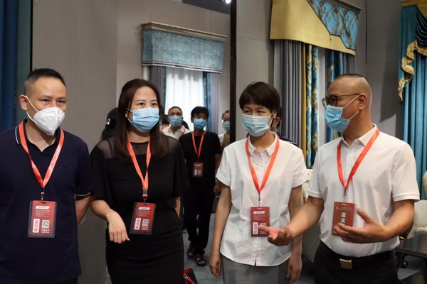 ���ƽz·��ӿƷ����ӭ�ںϡ�����չ--2020�򴰺���ˇչ�_(k��i)Ļ