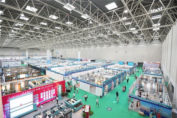 ���ƽz·��ӿƷ����ӭ�ںϡ�����չ--2020�򴰺���ˇչ�_(k��i)Ļ