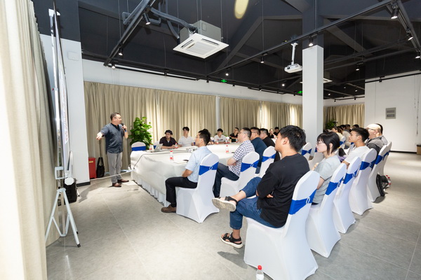 ��������r(sh��)�����h�r(sh��)��δ��(l��i)�l(f��)չ�����}Փ���ں��ݽz�IС��e��