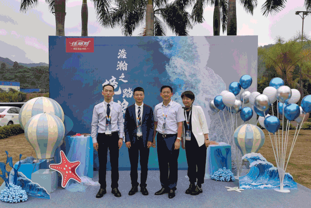 �����֮����̤��ǰ�С���������˹2021������Ʒ�l(f��)����(hu�� )�A�M(m��n)�ɹ���